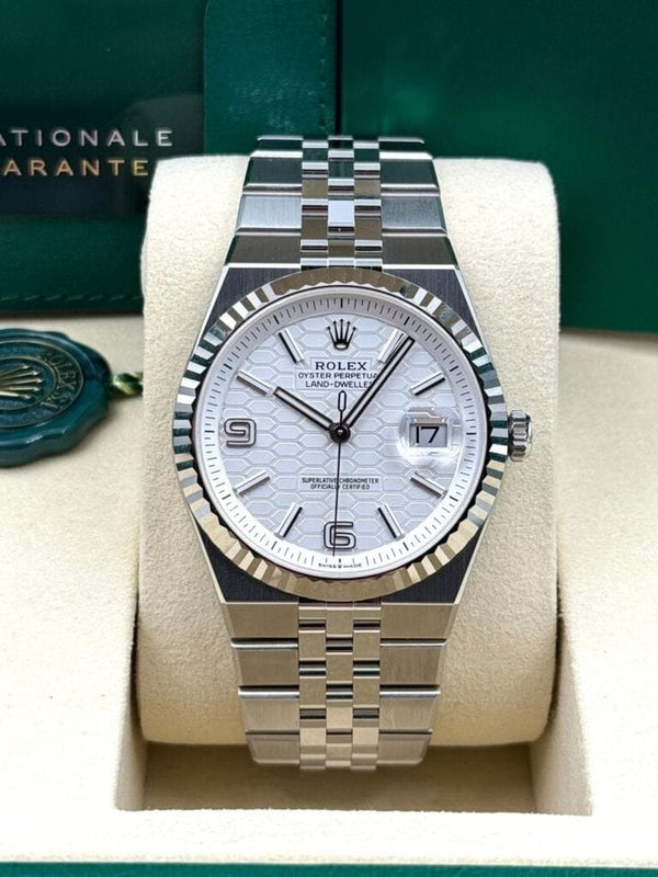 Land-Dweller Luxury-Inspired Men's Watch – Premium Stainless Steel Edition Siddique Store