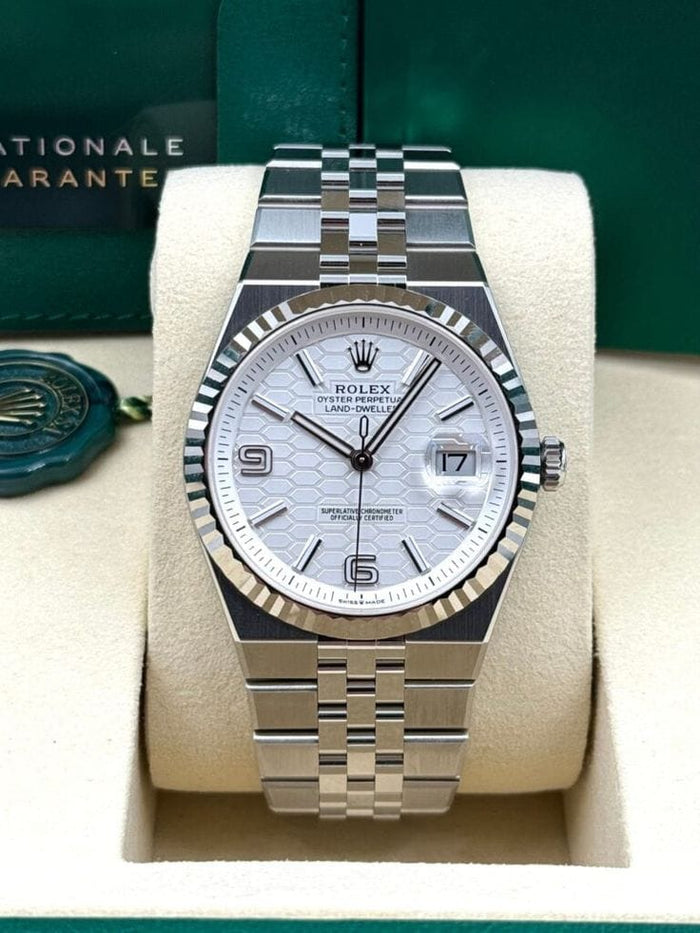 Land-Dweller Luxury-Inspired Men's Watch – Premium Stainless Steel Edition Siddique Store