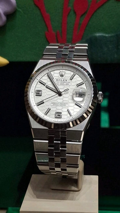 Land-Dweller Luxury-Inspired Men's Watch – Premium Stainless Steel Edition Siddique Store